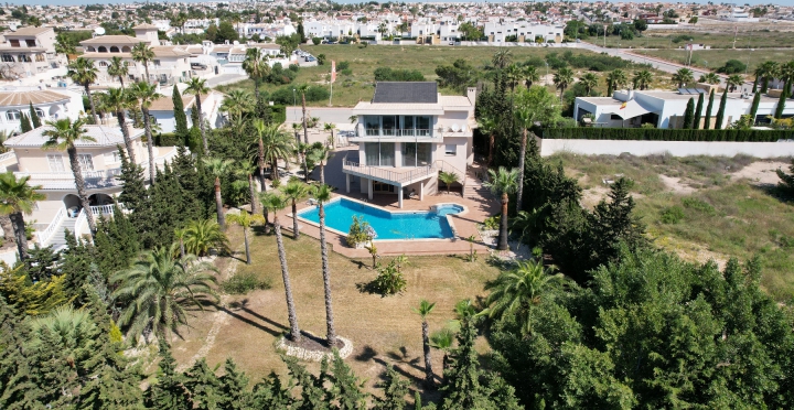 Villa  -  - Ciudad Quesada - Pueblo Bravo